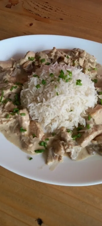 plat du moment: aiguillettes de poulet à la sauce forestière